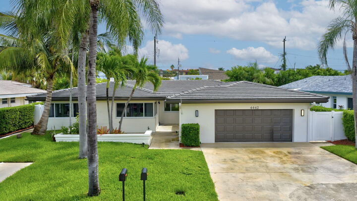 Property Photo: 4442 Seagrape Drive 1-North FL 33308