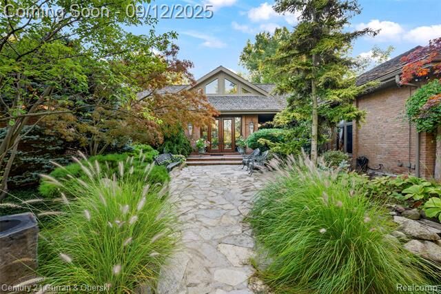Property Photo:  9 West Lane  MI 48124 
