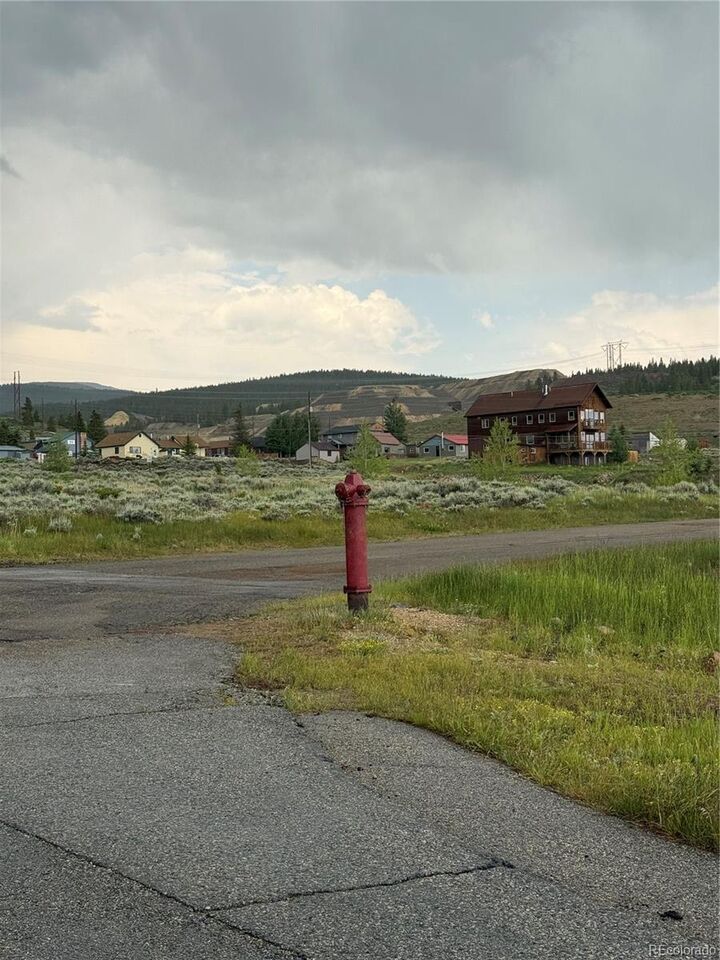 Property Photo:  619 E 8th Street  CO 80461 