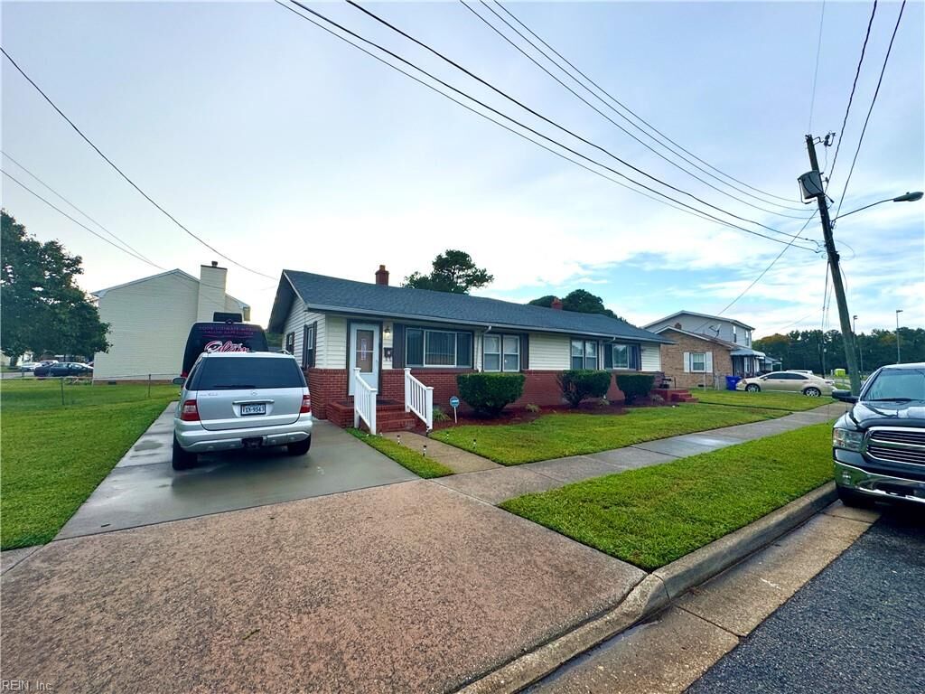 Property Photo: 46 Calvin St VA 23701