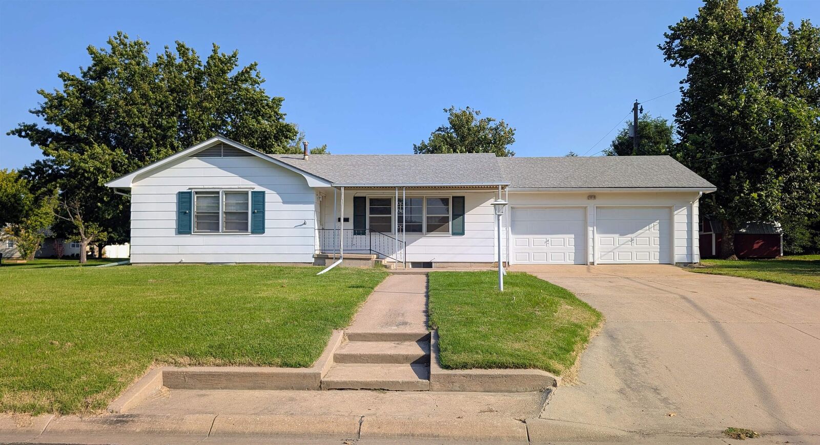 Property Photo:  1018 SE 3rd  KS 67114 