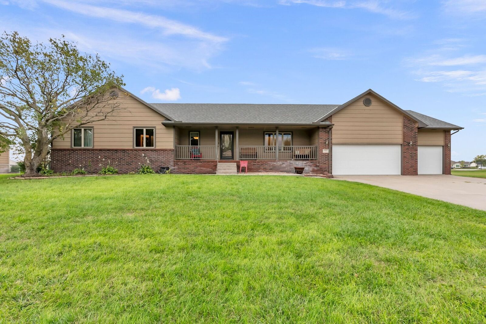 Property Photo: 701 E Valley Park Dr KS 67147