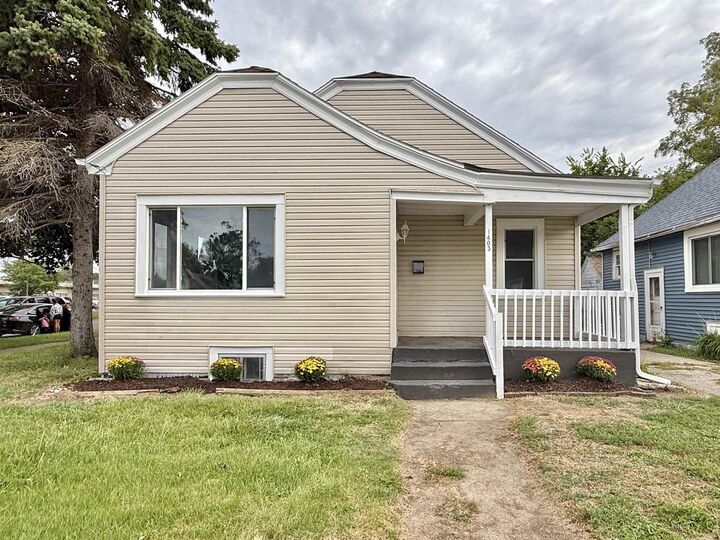 Property Photo:  1403 Henry Avenue  WI 53511 