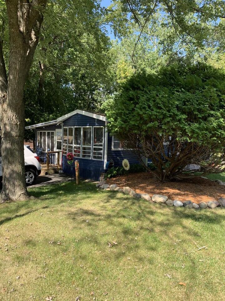 Property Photo: 464 Aspen Way WI 53534