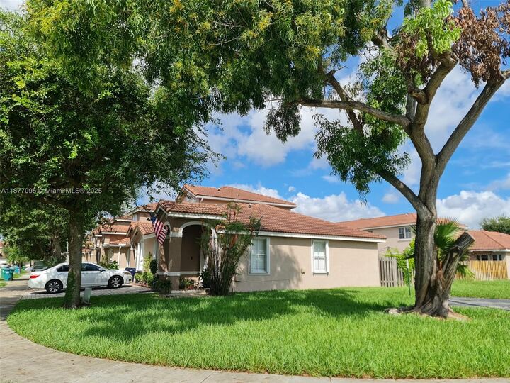 Property Photo: 13827 SW 274th Ter FL 33032