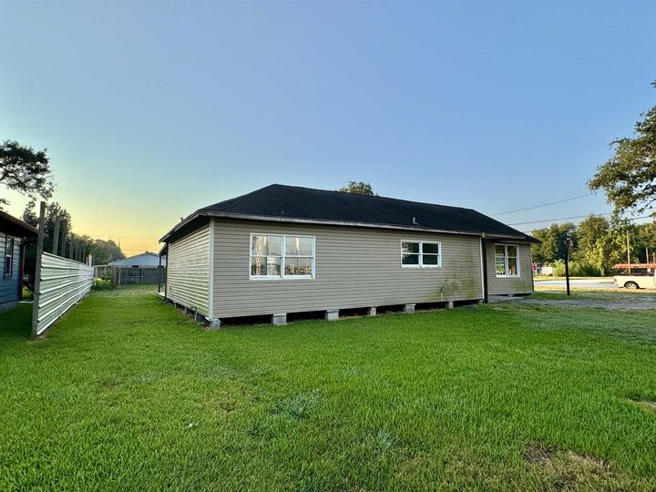 Property Photo: 2113 2nd St TX 77651