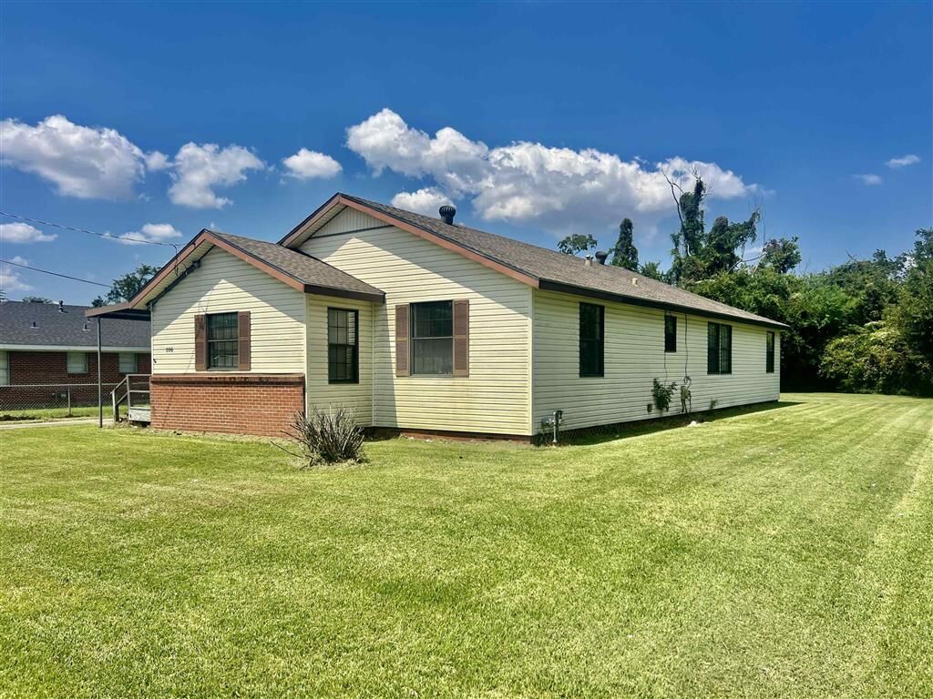 Property Photo: 108 W 15th Street W LA 70601