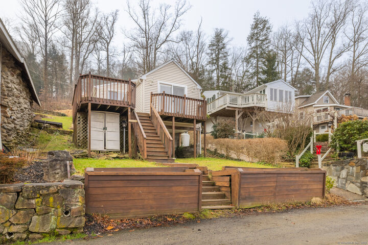 Property Photo:  
