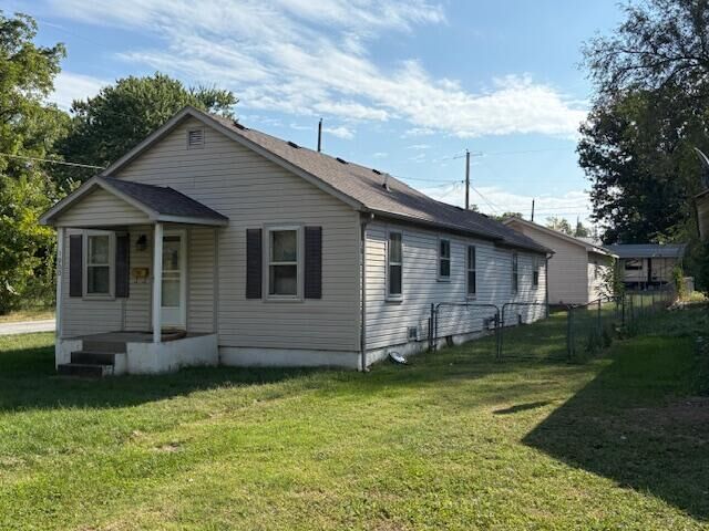 Property Photo: 1000 S Oak Avenue MO 65605