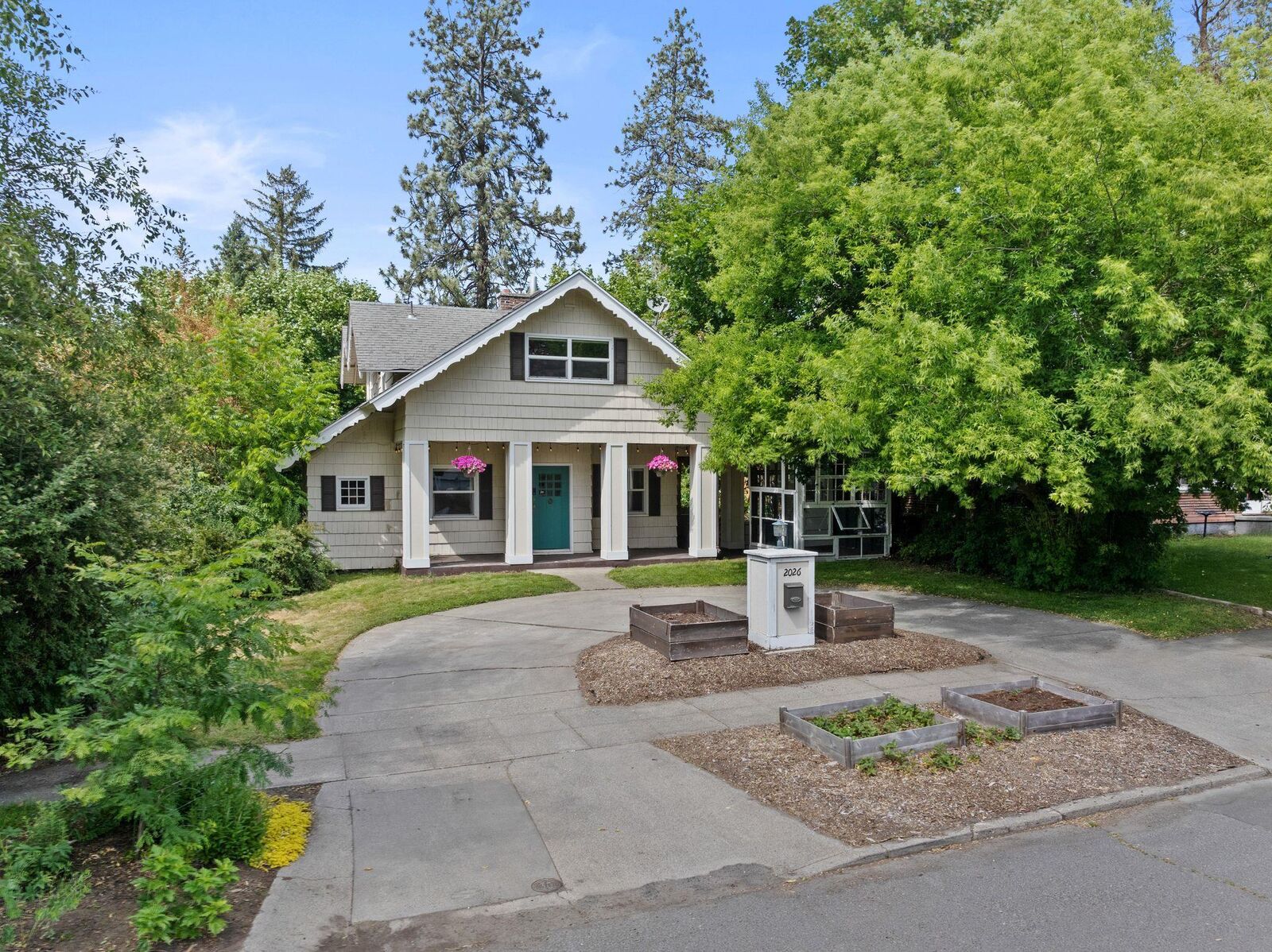 Property Photo:  2026 W 9th Ave  WA 99204 
