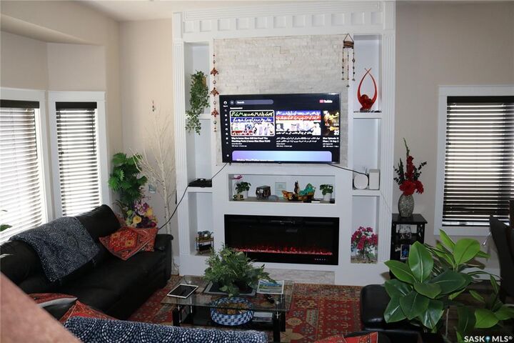 Property Photo: 2227 Rosewood Drive SK S7V 0R9