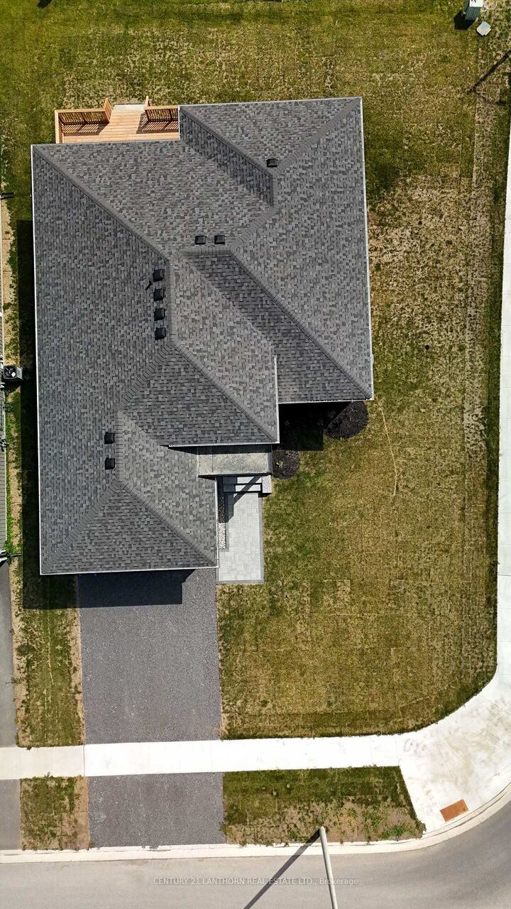 Property Photo:  60 Hastings Park Drive  ON K8P 0H7