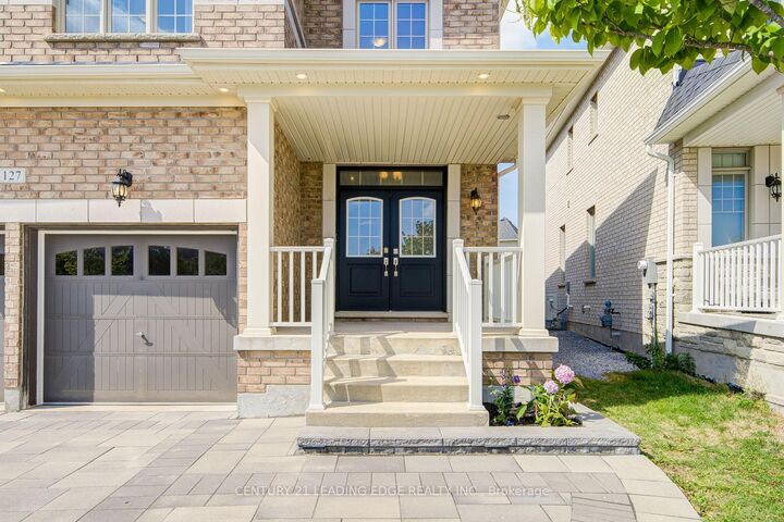 Photo de la propriété:  127 Warren McBride Crescent  ON L4G 0W4 