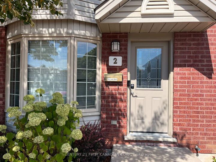 Photo de la propriété:  70 Chapman Court 2  ON N6G 4Z4 