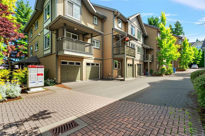 Property Photo:  1405 Mallek Cres 10  BC V8T 0A3 