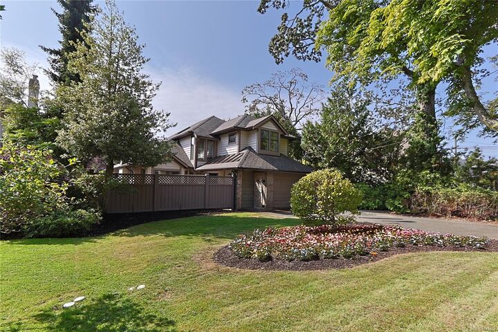 2317 Windsor Rd  Oak Bay BC V8S 3E4 photo