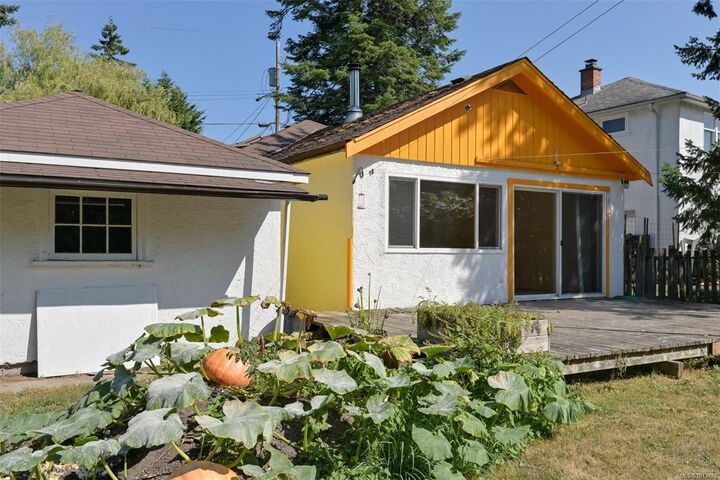 735 Violet Ave  Saanich BC V8Z 2R4 photo