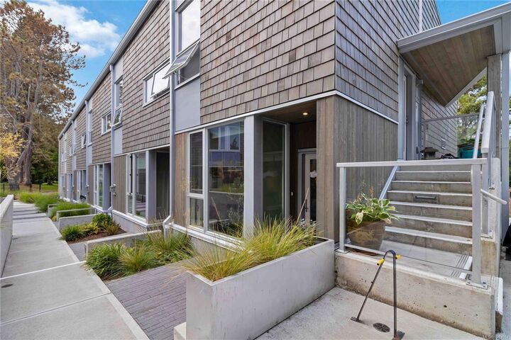1720 Fairfield Rd 121  Victoria BC V8S 1G3 photo