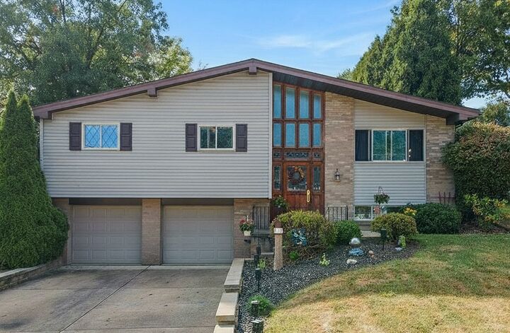 Property Photo: 708 Mica Dr PA 15101