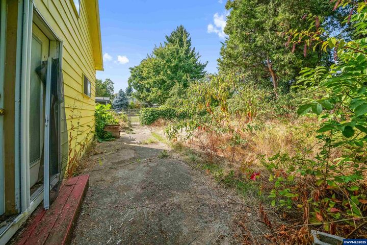 Property Photo:  521 Chemawa Rd N  OR 97303 