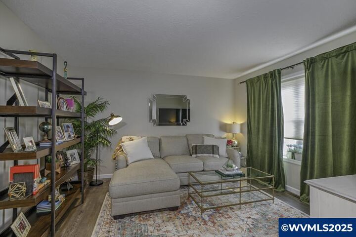 Property Photo:  2337 Margarett St NW  OR 97304 