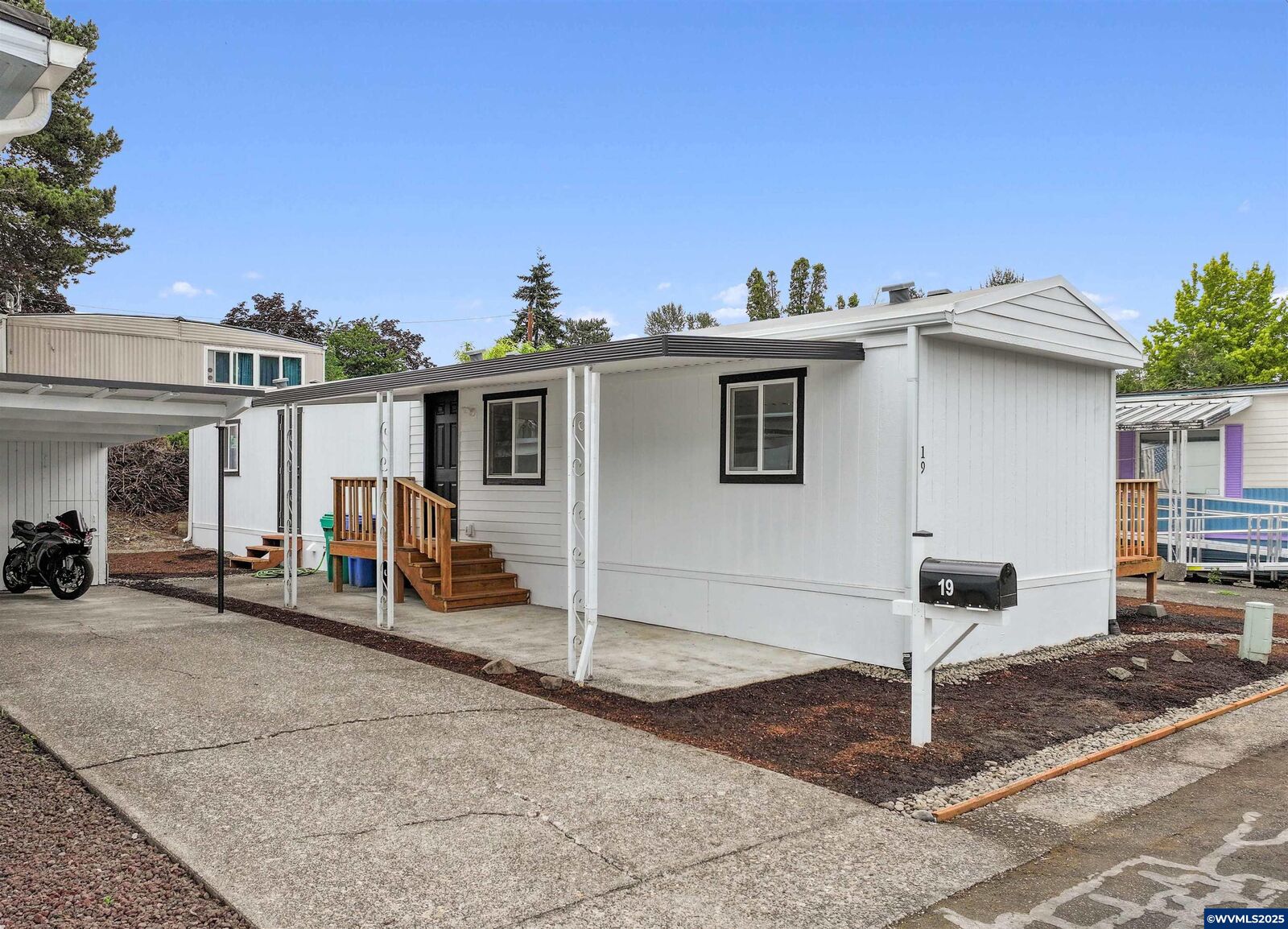Property Photo: 4424 SE Roethe Rd 19 OR 97267