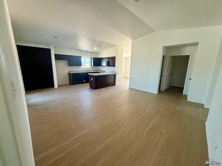 Property Photo: 7833 E 46 Pl AZ 85365