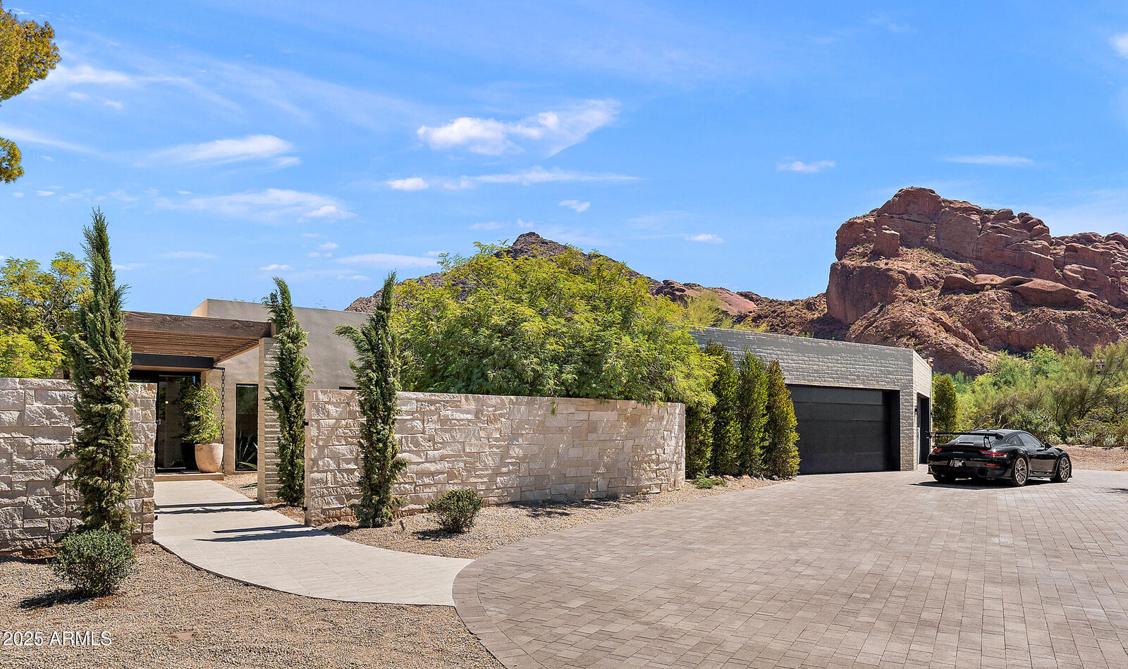 Property Photo: 6135 N 51st Place AZ 85253