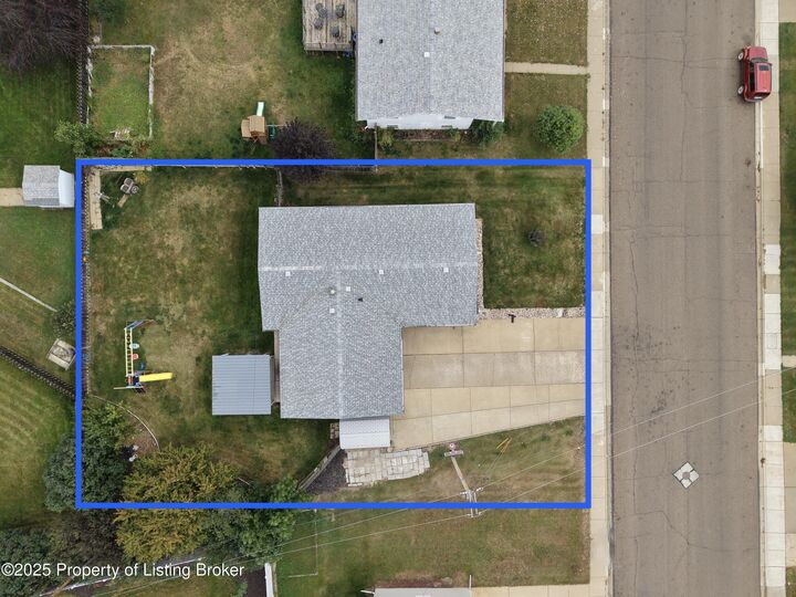 Property Photo:  415 10th Street E  ND 58601 