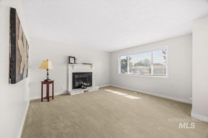 Property Photo:  762 W Mendi Pl  ID 83634 