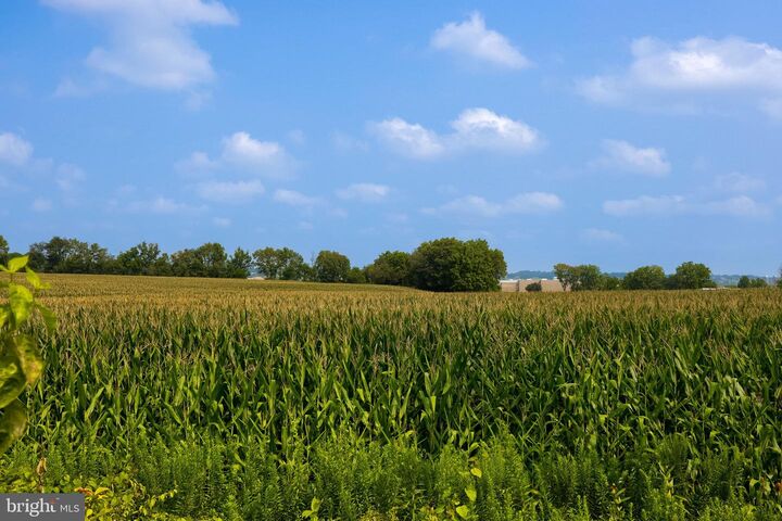 Property Photo:  421 Wagonwheel Road  PA 17543 