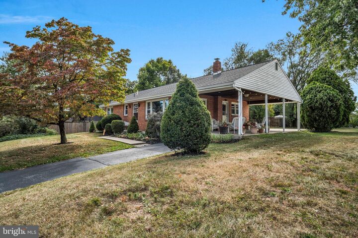 Property Photo: 21 Oakshire Drive PA 17036