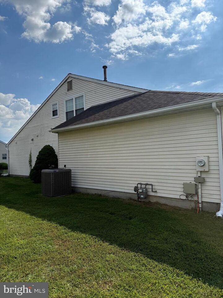 Property Photo:  38 Pinecrest Drive  NJ 08096 