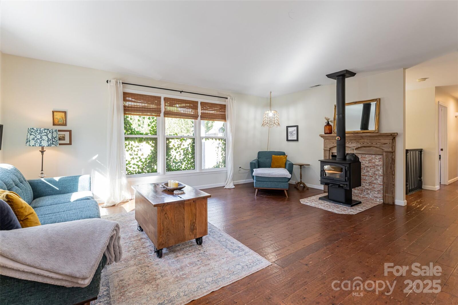 Property Photo: 170 Hillcrest Drive NC 28722