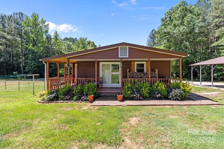 Property Photo:  475 Romana Drive  NC 28146