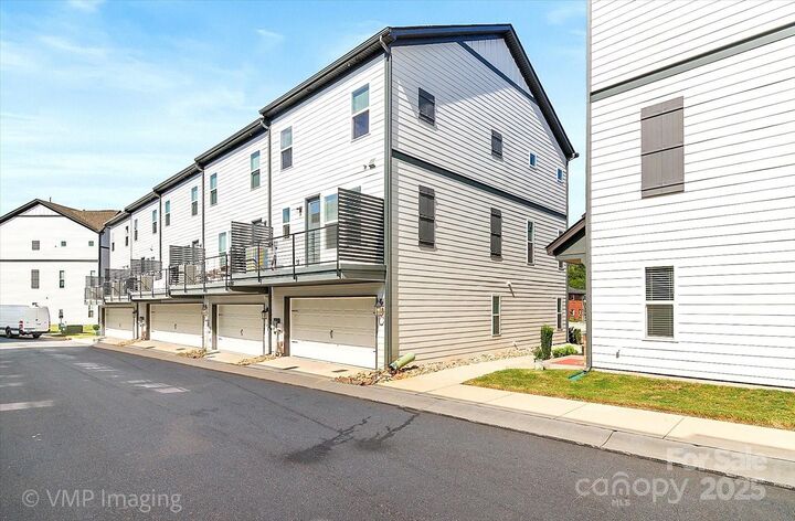Property Photo: 6027 Towering Oaks Drive NC 28205