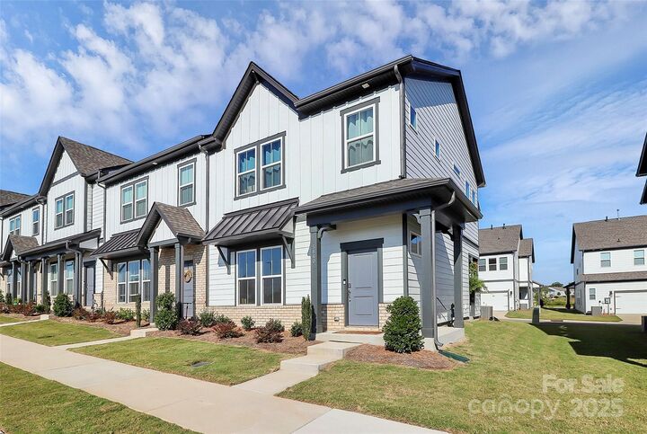 5840 Coulee Lane  Charlotte NC 28215 photo