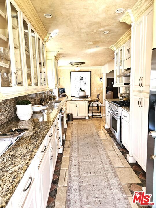 Property Photo:  424 N Arden Blvd  CA 90004 