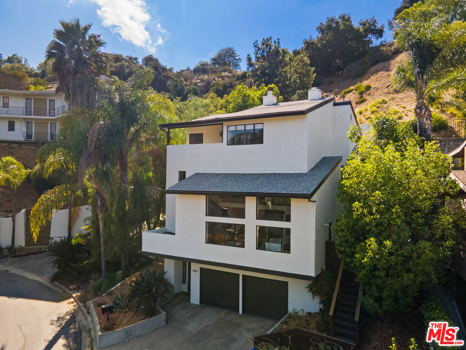 Property Photo:  2965 Passmore Dr  CA 90068 