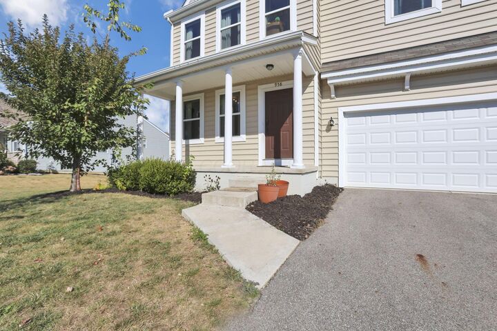 Property Photo: 958 Thorn Hill Place OH 43130