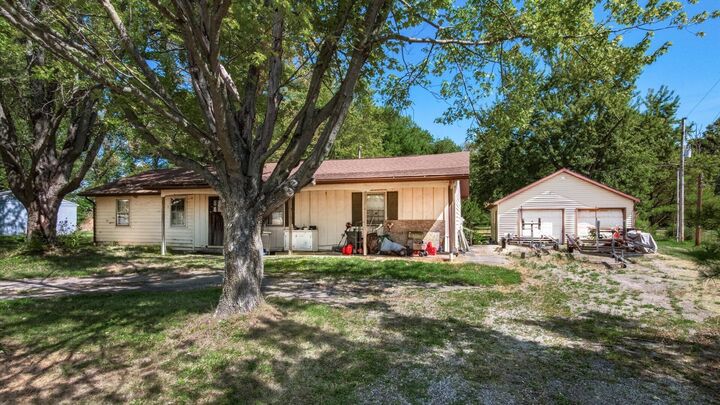 Property Photo: 10499 Hazelton Etna SW Road OH 43062