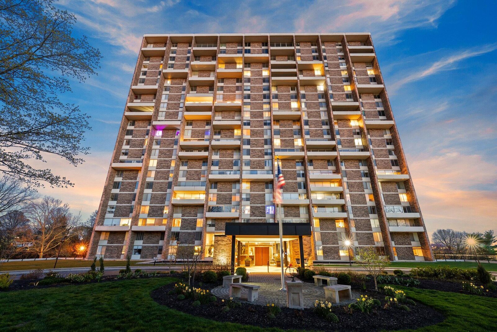 Property Photo:  1000 Urlin Avenue  OH 43212 