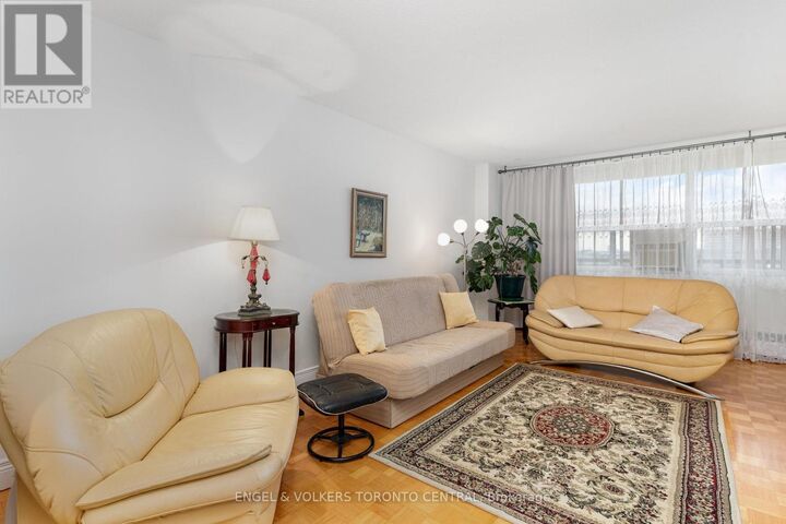 Property Photo:  5 Frith Road 808  ON M3N 2L5 