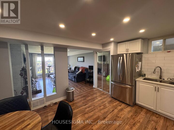 Property Photo: 116 Grandview Street South ON L1H 7C4