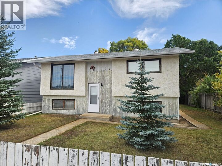 1031 7th Avenue NE  Moose Jaw SK S6H 1N9 photo