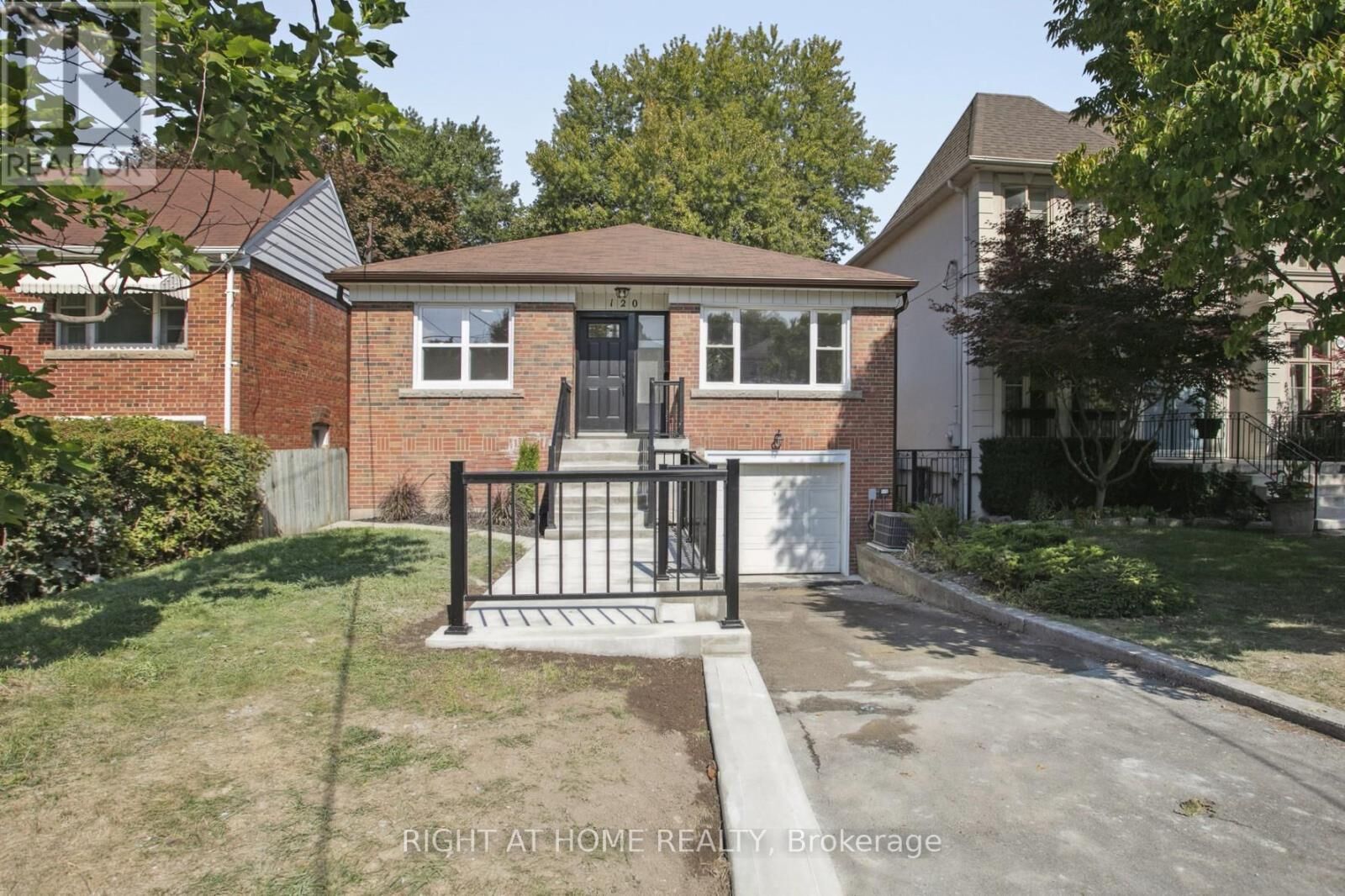 Property Photo: 120 Johnston Avenue ON M2N 1H2