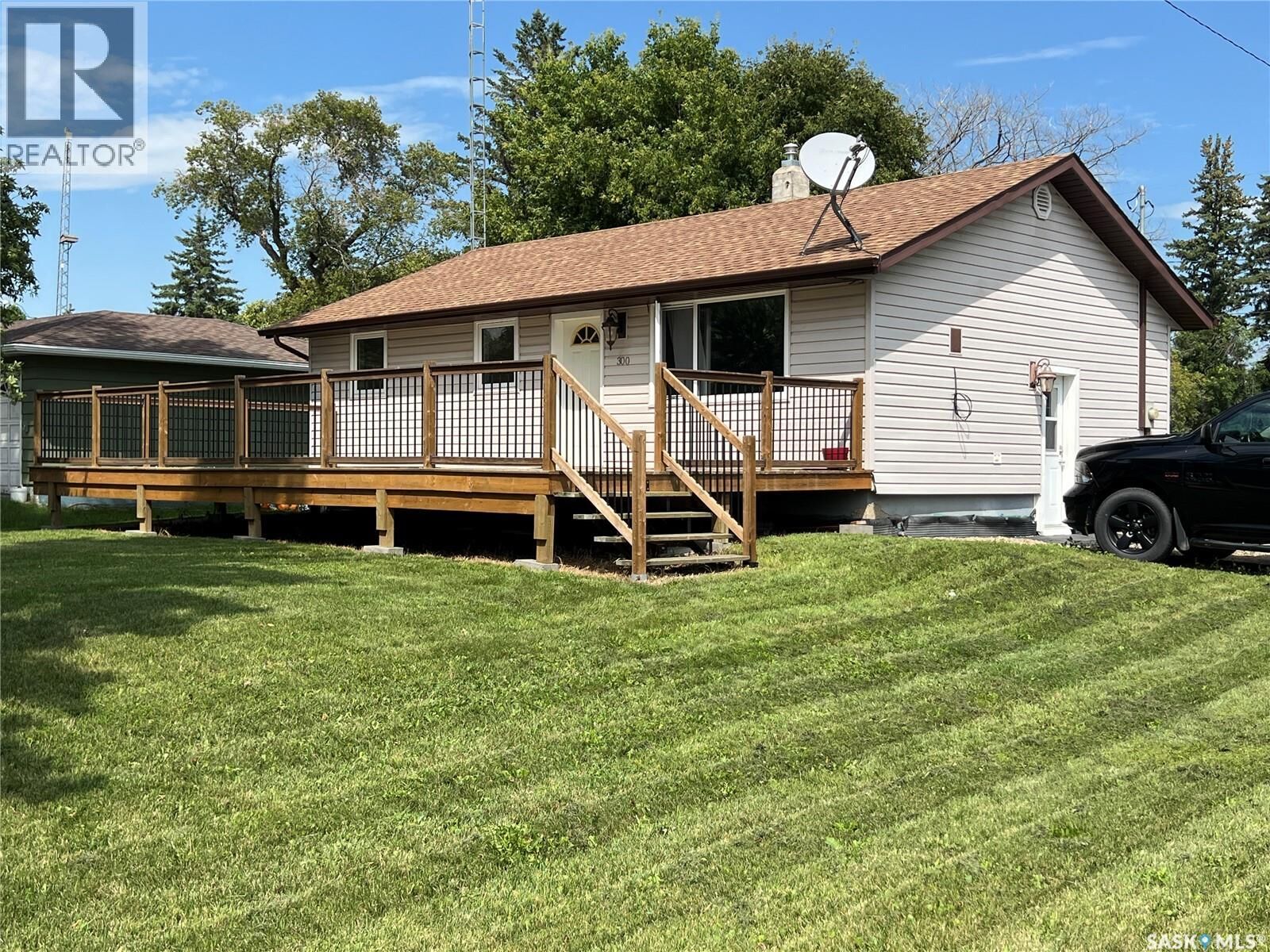 Property Photo:  300 1st Avenue  SK S0A 1B0 