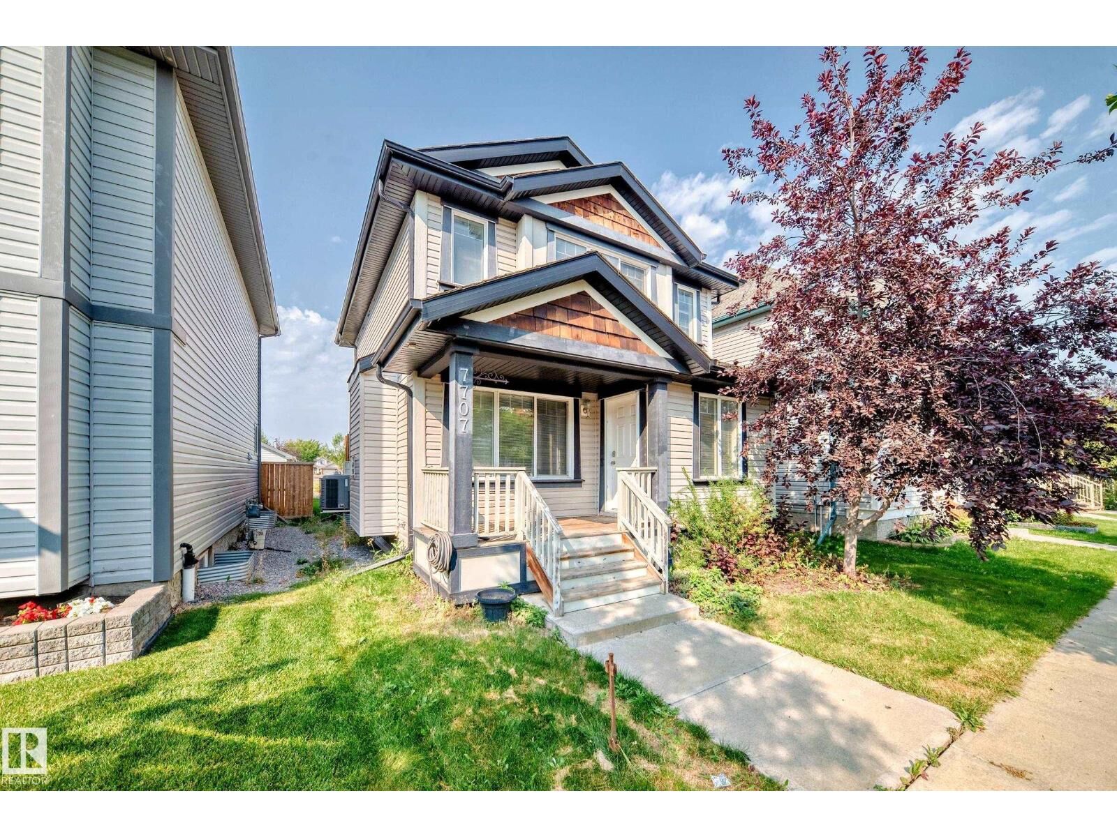Photo de la propriété:  7707 Schmid Cr NW  AB T6R 0K6 