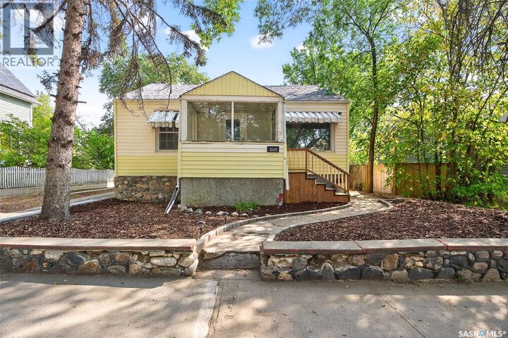 Property Photo:  1045 4th Avenue NW  SK S6H 3X2 