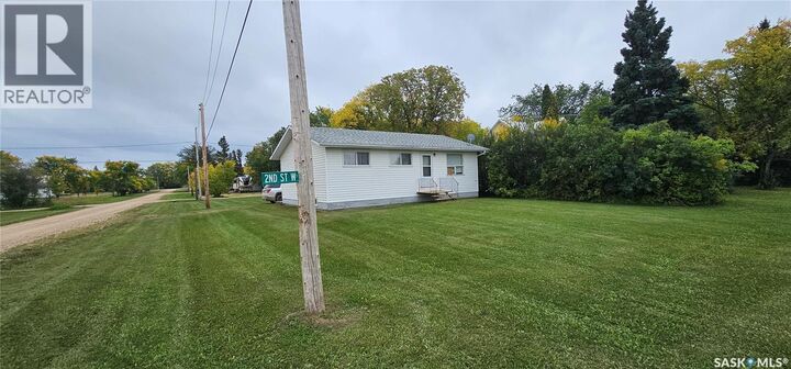 Property Photo:  65 2nd Street W  SK S0E 1V0 
